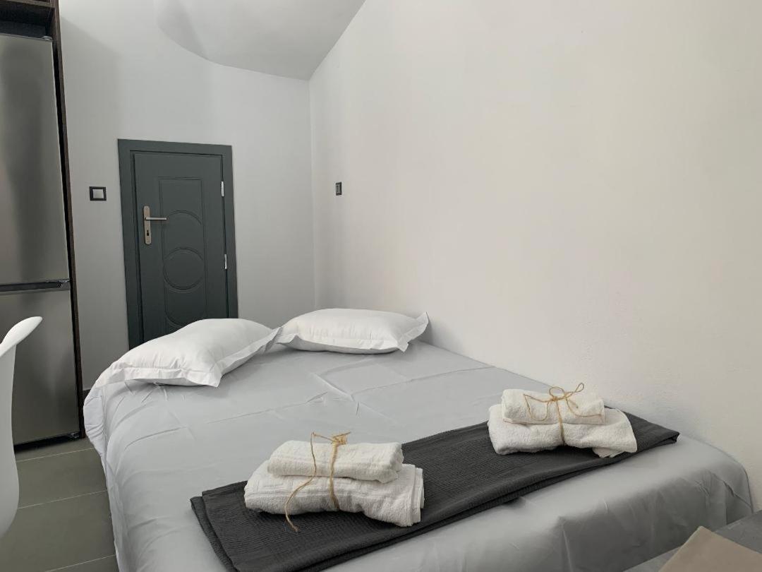 Thania'S House ,4 Minutes From The Center Of Hermoulis 埃尔莫波利斯 外观 照片
